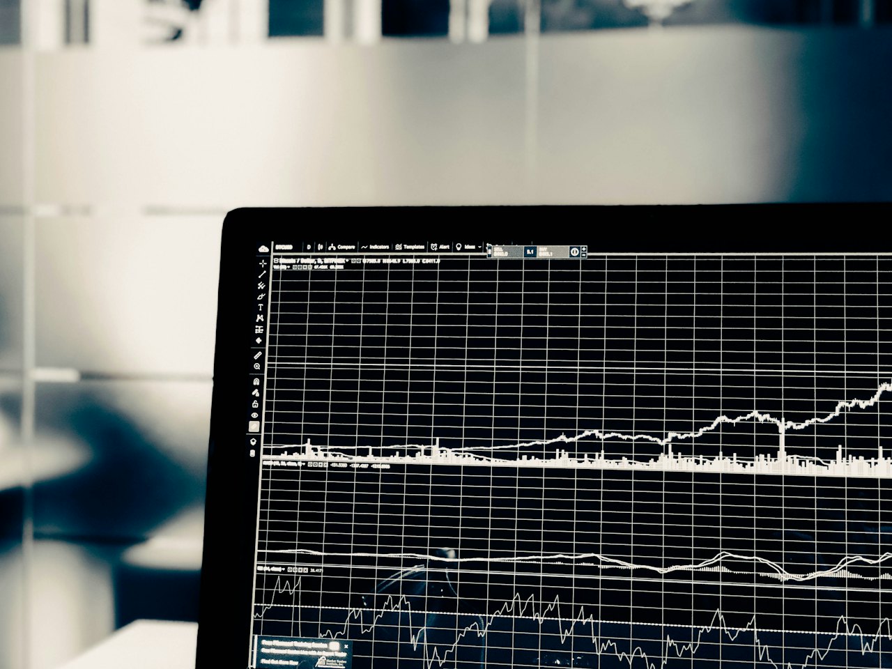 Tabellarische Datenanalyse mit Kennzahlen zur Modellüberwachung